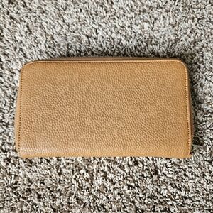 Thirty-One Clutch/Wallet LIKE NEWA